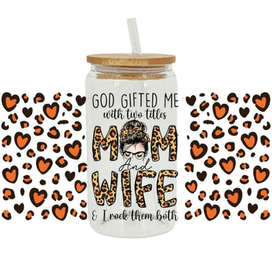 Glasstumblr mit Design                                                                    God gifted me with two titles MOM and WIFE & I rock them both